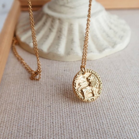 NEW 18K Gold Plated Vintage Lion Coin Necklace - Picture 6 of 7
